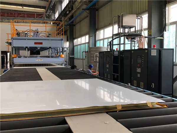 聚氨酯發泡機導熱油加熱器的案例